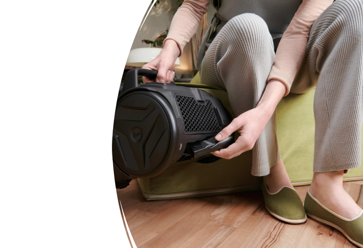 Παρουσιάζεται η θήκη στο πίσω μέρος της σκούπας.